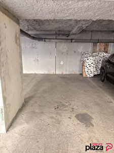 LOCATION PLACE DE PARKING AU PIED DU TRAM