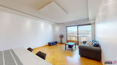 Appartement T4 de 93 m² avec garage