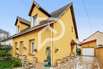 Maison familiale 5 pièces. 120 m² 3 chambres Jardin Garage Studio indépendant Houilles