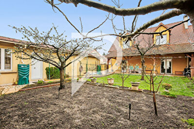 Maison familiale 5 pièces. 120 m²  3 chambres  Jardin Garage  Studio indépendant  Houilles