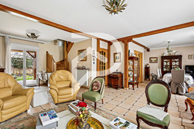 Maison familiale 5 pièces. 120 m²  3 chambres  Jardin Garage  Studio indépendant  Houilles