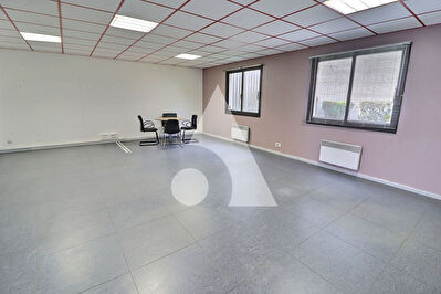 Local commercial de 728 m² avec revenus locatifs / Opportunité investisseur à Boissy-l'Aillerie BOISSY L AILLERIE photo 4