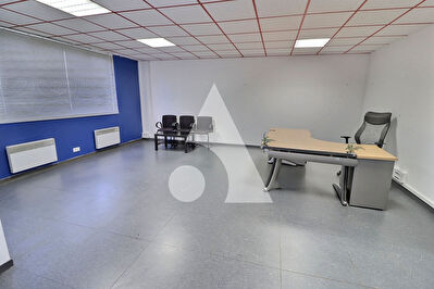 Local commercial de 728 m² avec revenus locatifs / Opportunité investisseur à Boissy-l'Aillerie BOISSY L AILLERIE photo 5