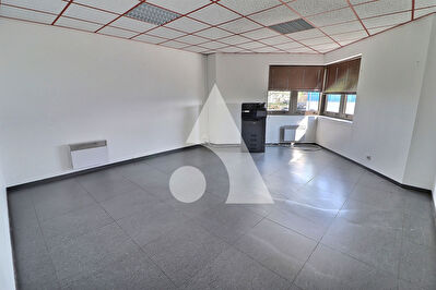 Local commercial de 728 m² avec revenus locatifs / Opportunité investisseur à Boissy-l'Aillerie BOISSY L AILLERIE photo 7