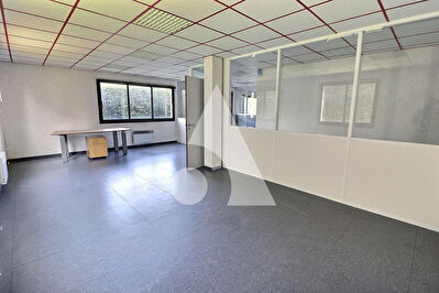 Local commercial de 728 m² avec revenus locatifs / Opportunité investisseur à Boissy-l'Aillerie BOISSY L AILLERIE photo 8