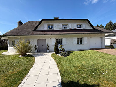 Maison individuelle 8 pièces environ 265 m² habitables sur 12,96 ares