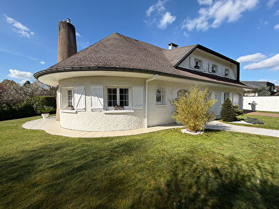 Maison individuelle 8 pièces environ 265 m² habitables sur 12,96 ares