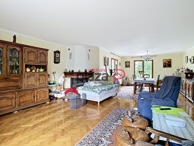 Maison 7 pièces de 213m2 à La Selle en Hermoy