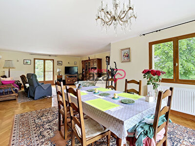 Maison 7 pièces de 213m2 à La Selle en Hermoy