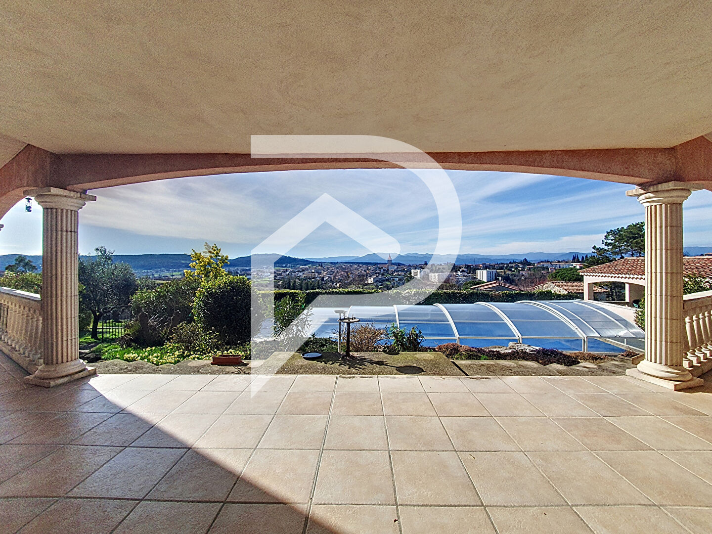 Photo du bien : Maison 23 pièces 575 m2