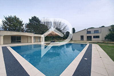 Maison à vendre Montélimar 8 pièce(s) 300 m2