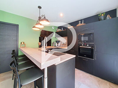 Maison à vendre Le Teil 8 pièce(s) 237 m2
