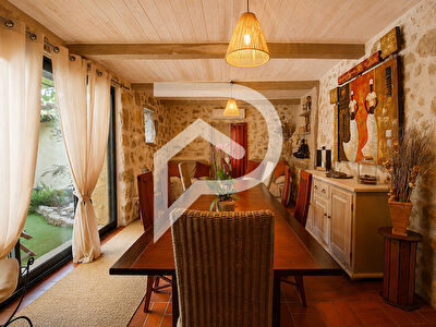 Maison à vendre Saint Montan 13 pièce(s) 296 m2
