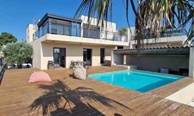 Villa contemporaine vue sur Bages
