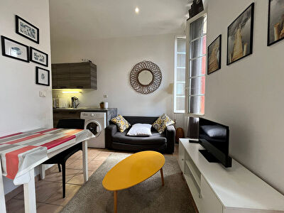 Studio 17 m² entièrement rénové ? lumineux et décoré avec goût