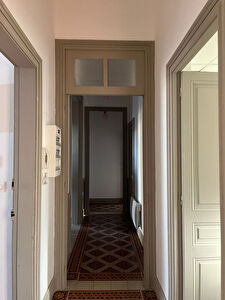 Location commerciale appartement 5 pièces 105m²