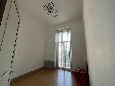 Location commerciale appartement 5 pièces 105m²
