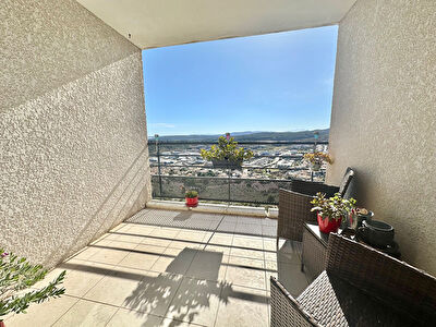 Appartement T3 avec terrasse et garage