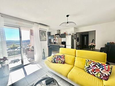Appartement T3 avec terrasse et garage