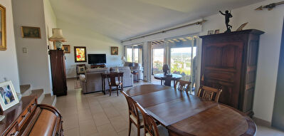 Villa 4 faces parcelle 720 m²