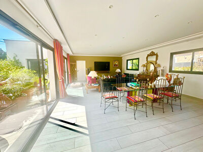 Villa contemporaine T4 plain pied avec piscine  à Ornaisons