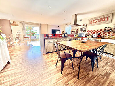 Maison Ouveillan T5 de  175 m2 avec piscine