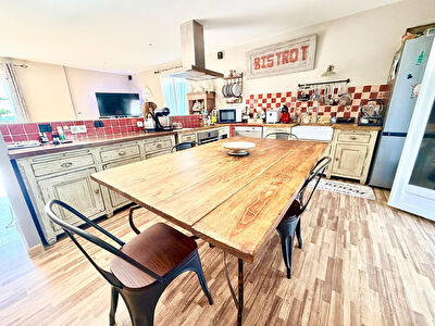 Maison Ouveillan T5 de  175 m2 avec piscine
