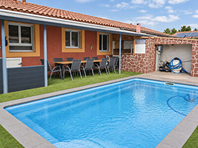VILLA PLAIN-PIED, 3 CHAMBRES, PISCINE, GARAGE ET DÉPENDANCE ATTENANTE