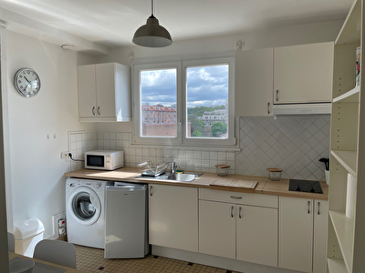 Montreuil- Grand studio dernier étage 42.8m2 avec balcon