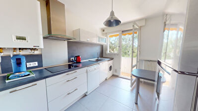 T4 traversant avec balcons Fontaine