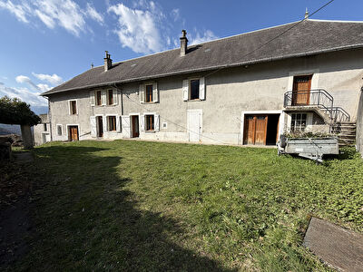 Corps de ferme + dépendances ? 2731 m² de terrain? La Motte-Saint-Martin