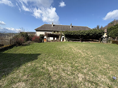 Corps de ferme + dépendances ? 2731 m² de terrain? La Motte-Saint-Martin