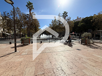 ANTIBES CENTRE-VILLE _ SUPERBE 3 PIÈCES DE 82,24 M² DANS UN IMMEUBLE HISTORIQUE RÉHABILITÉ