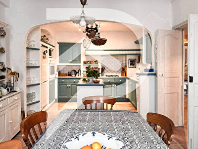 Maison 10 pièce(s) 256 m2