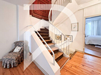 Maison 10 pièce(s) 256 m2
