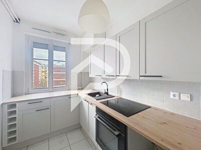 Appartement Créteil 2 pièce(s) 52.82 m2 refait à neuf