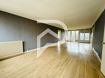 REIMS - EXCLUSIVITE - A VENDRE - SECTEUR EUROPE - Appartement de type 5 avec balcon