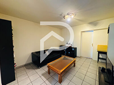 REIMS - SECTEUR AVENUE DE LAON - EXCLUSIVITE - A VENDRE - PROCHE TRAMWAY Appartement de type 2 avec cave