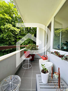 CORMONTREUIL - VIEUX CORMONTREUIL- Appartement de type 5 avec balcon et cave