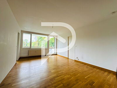 CORMONTREUIL - VIEUX CORMONTREUIL- Appartement de type 5 avec balcon et cave