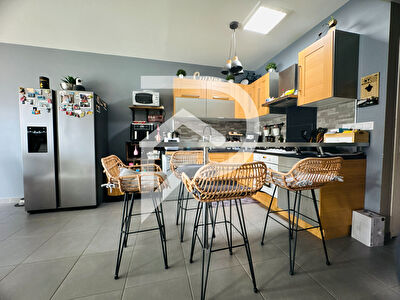 CORMONTREUIL - NOUVEAUTE - A VENDRE - Maison de type 54/5 RT 2012 avec jardin et garage