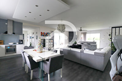 Maison 5 pièces 145 m2  terrain et grand garage