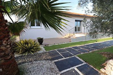 Maison T5 Gaillac avec piscine, pool house, et grand garage.