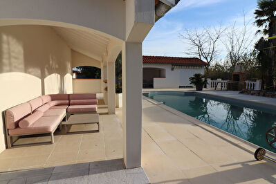 Maison T5 Gaillac avec piscine, pool house, et grand garage.