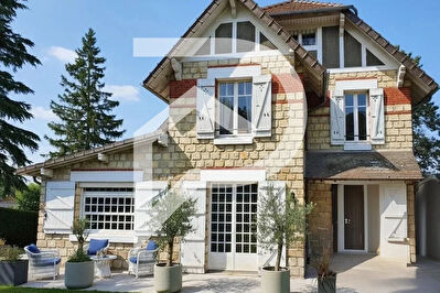 Maison Nesles La Vallée 6 pièce(s) 161 m2