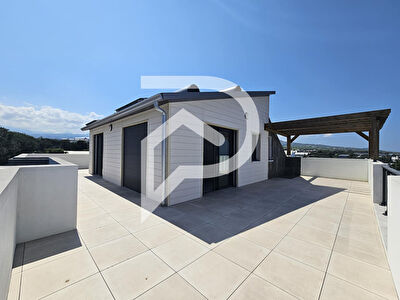 Duplex T4 avec vaste terrasse panoramique, Saint-Pierre centre-ville