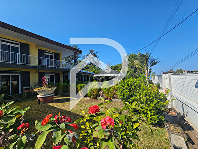 Villa F6 à rafraichir de 192m² avec terrain de 585m² à La Rivière Saint-Louis