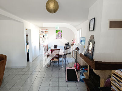 Belle Maison avec un grand garage au 12 Km