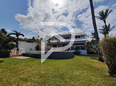 Villa avec piscine, vue mer, 134 m2 sur 930m²