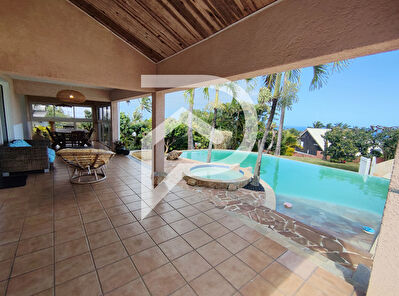 Villa avec piscine, vue mer, 134 m2 sur 930m²